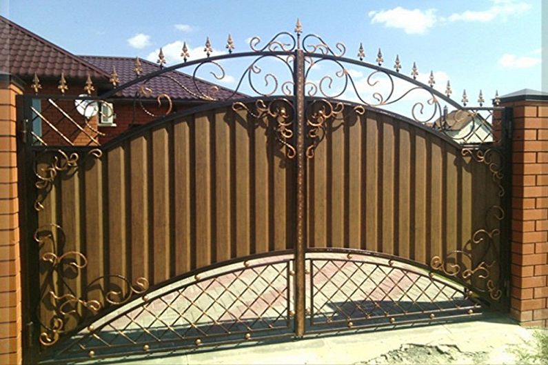 Конструктивные особенности ворот и калиток из профнастила - Распашные